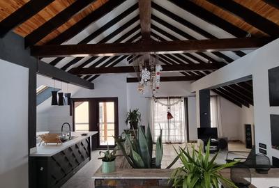 Apartament cu 4 camere semidecomandat în Zamora