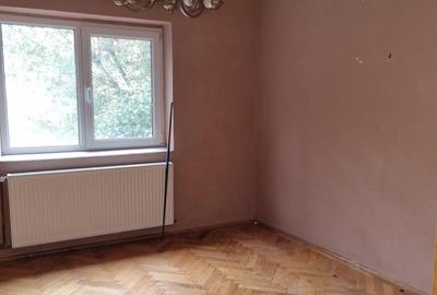 Apartament cu 3 camere decomandat în Triaj