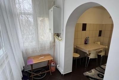 Apartament cu 2 camere decomandat în Nicolina