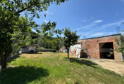 Casă cu 2 camere cu Teren 2071 Mp în Central - 1