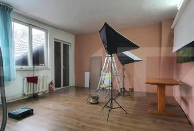 Spatiu comercial pe 2 nivele,spatii depozitare + parcari, in - 14