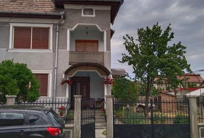 Casă cu 4 camere în Central - 1