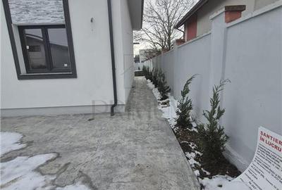 Duplex cu 4 camere cu Canalizare în Ghiroda - 3