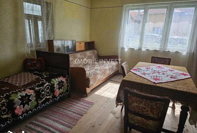 Casă cu 3 camere cu Teren 1318 Mp în Central - 1