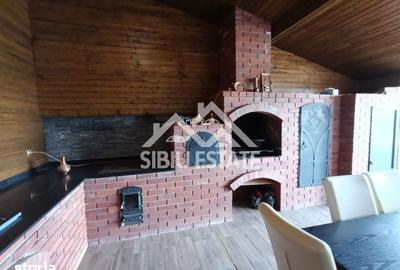 Casă cu 6 camere cu Teren 670 Mp în Roșia - 1