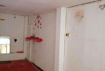 Spațiu comercial, de 40 mp, în Central - 4