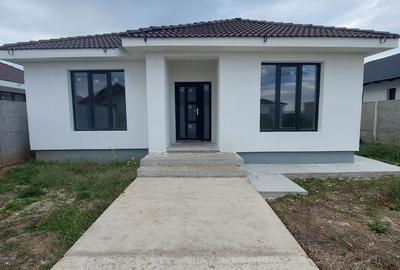 Casă cu 4 camere cu Teren 500 Mp în Central