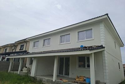 Casă cu 5 camere cu Teren 375 Mp în Moșnița Nouă - 1