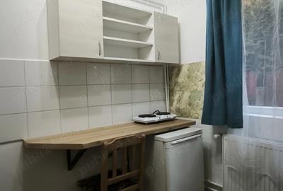 Inchiriez garsoniera la parter intr-un bloc din cartier Gruia - 1