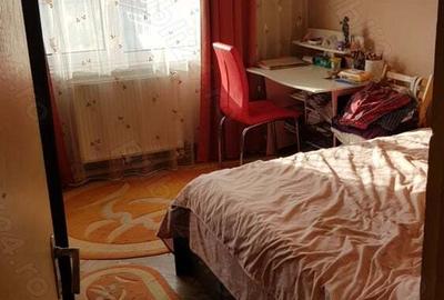 Apartament cu 3 camere semidecomandat în 9 Mai - 7