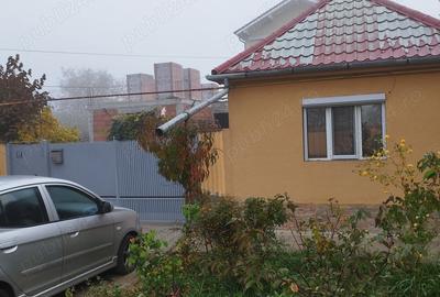 Vand 2 case una locuibila de 74 mp plus casa in constructie cu parterul si placa turnata - 1