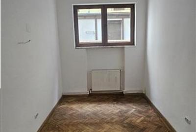 Piata M.Kogalniceanu-Plevnei, apartament 3 camere spatios,  pretabil firma, acce - 4