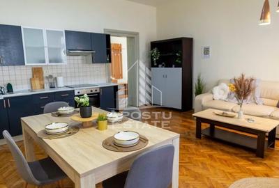 Apartament cu farmec istoric, Piața Victoriei, 63 mp utili , lift - 5