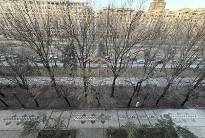 Apartament cu 4 camere *95mpc* // Bulevardul Unirii - 13