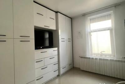 Casă cu 4 camere cu Teren 400 Mp în Central