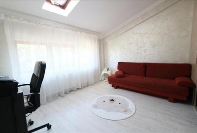 Apartament cu 3 camere decomandat, mobilat în Nicolina - 12