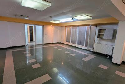 Spațiu comercial, de 70 mp, în Central - 4