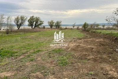 Teren de 3300 mp, în Central