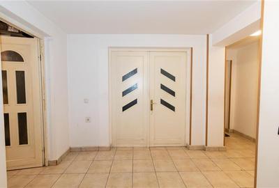 Duplex cu 8 camere cu Canalizare în Central - 11