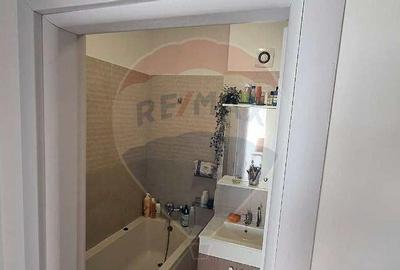 Apartament cu Doua Camere de Vanzare Sector 6, Drum...