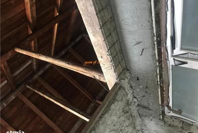 Casă cu 6 camere cu Garaj în Golești - 1