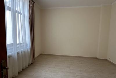Spatiu comercial Ultracentral - 700 euro/luna (Cod E1) - 3