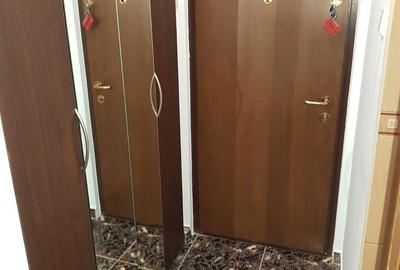Apartament cu 2 camere semidecomandat în Berceni