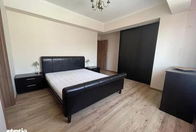 Apartament cu 3 camere în Tei