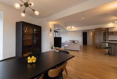 Apartament cu 4 camere decomandat în Herăstrău