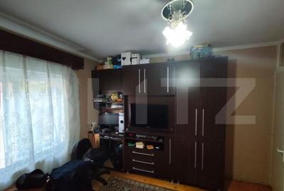 Apartament de vanzare, cu 4 camere, 80 mp, zona Calea Aradul - 12