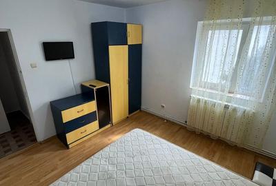 Apartament cu 3 camere semidecomandat, mobilat în Dacia - 9