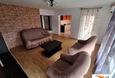 Apartament cu 3 camere decomandat în Cetate