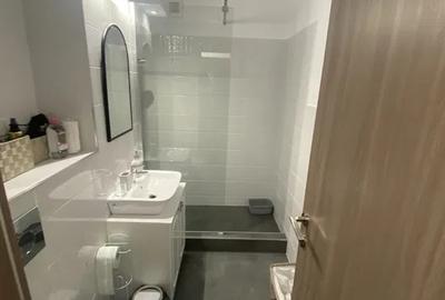 Apartament cu 2 camere decomandat, mobilat în Faleza Nord