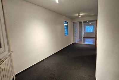 Casă individuală cu 7 camere cu Garaj în 1 Mai - 18