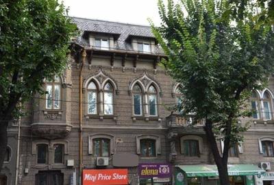 Apartament cu 6 camere decomandat în Armeneasca