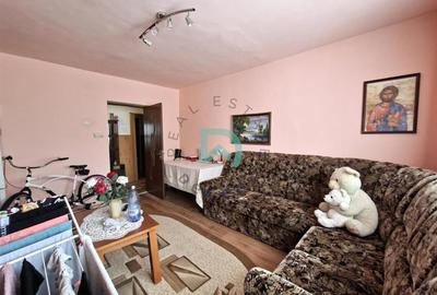 Apartament cu 3 camere decomandat în Dârste
