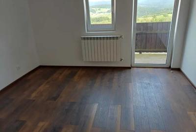 Casă cu 4 camere în Central - 2
