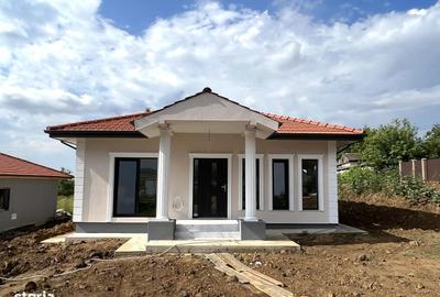 Casă cu 4 camere în Bucium