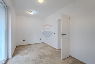 COMISION 0 | Birou modern si luminos la casa cu gradina privata - 10