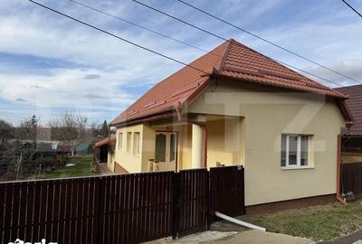 Casă cu 4 camere cu Teren 1900 Mp în Petelea - 2
