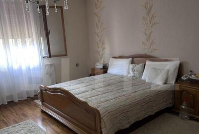 Casa spa?ioasa, 11 camere, 600 mp, teren 1450 mp, zona Li - 13