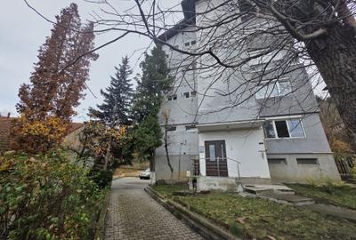 Vand apartament 3 camere in vila zona Centru Vechi Comision 0% - 1