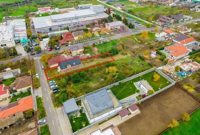 Casa la rosu cu teren generos, 500 mp, situata pe strada Ostasului - 13