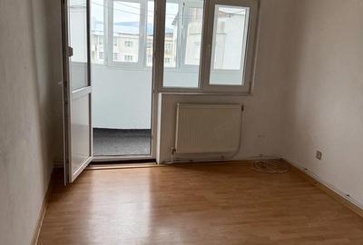 Apartament cu 4 camere decomandat în Central - 4