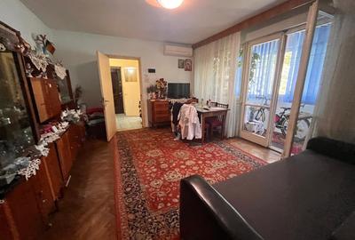 Apartament cu 3 camere semidecomandat în Baba Novac