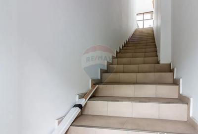 Spațiu comercial, de 374 mp, în Central - 8