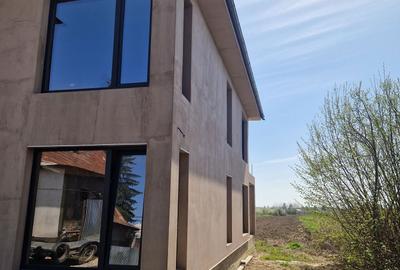 Casă cu 4 camere în Răzvad - 2