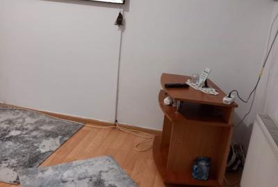 Garsonieră semidecomandată în Gara de Nord