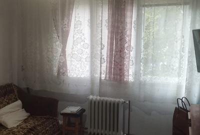 Apartament cu 3 camere semidecomandat în Podu Roș - 6