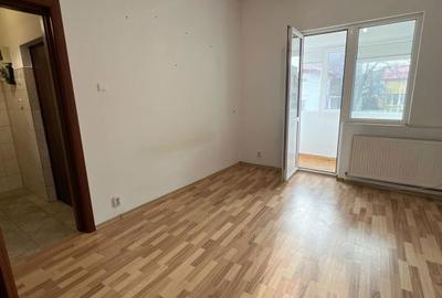 Casă cu 2 camere semidecomandat cu Canalizare în Unirii - 1